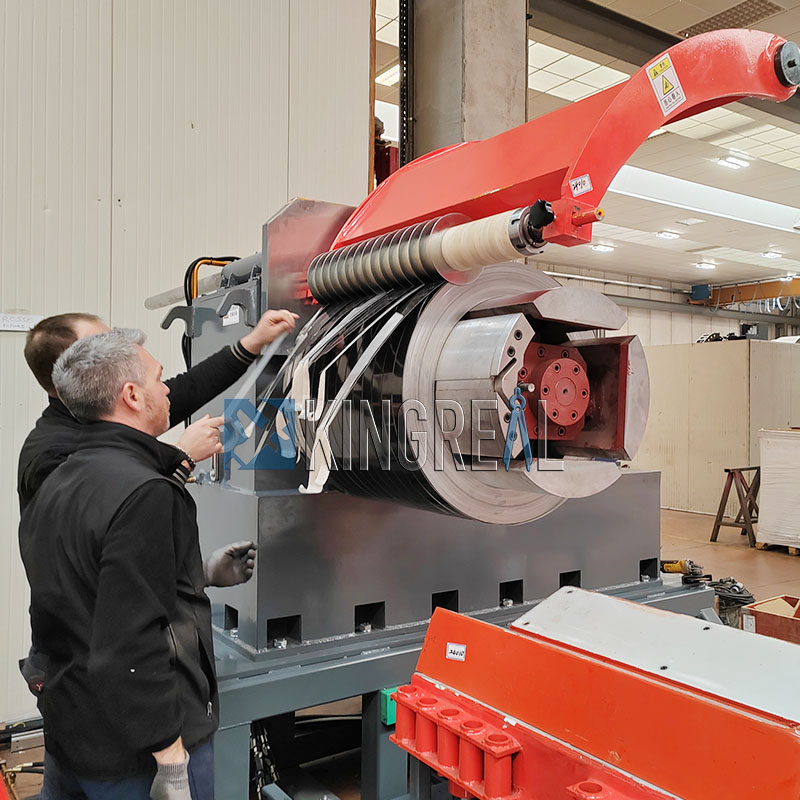 Serviço de instalação -Linha de corte de bobina de aço na Itália